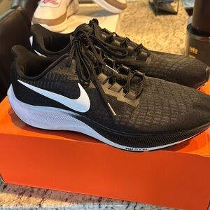 Nike Black and White Athletic Shoes